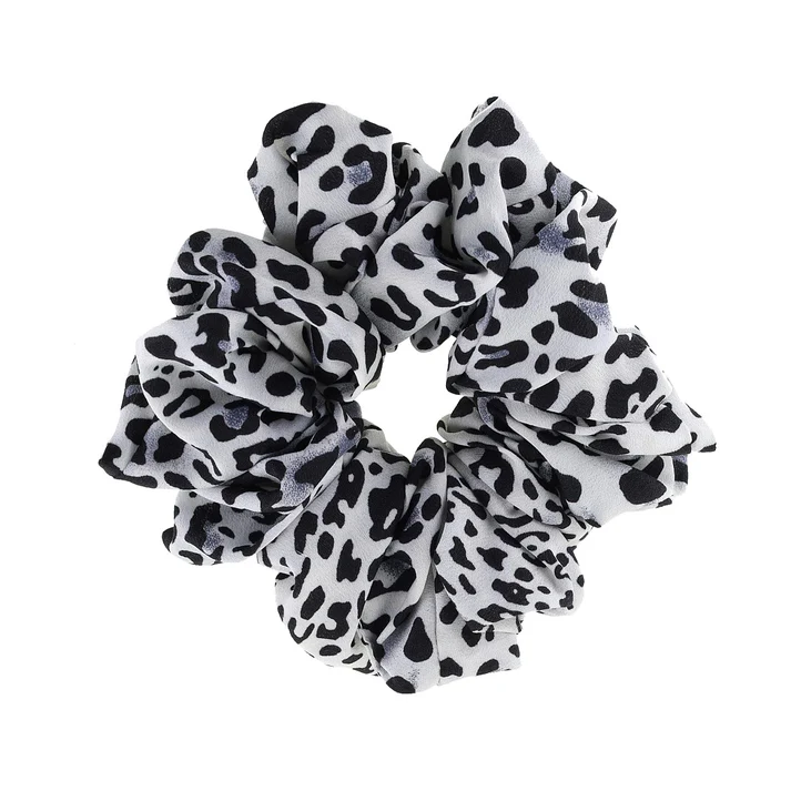 By Stær Isabella Scrunchie Leo Grå